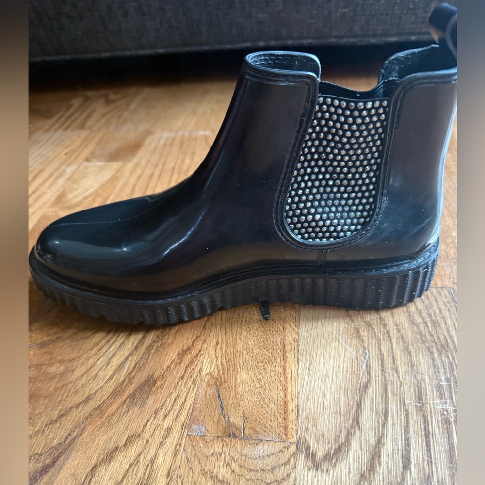 MICHAEL Michael Kors. Lulu Rain boot. Black. Size 8. - Picture 5 of 12